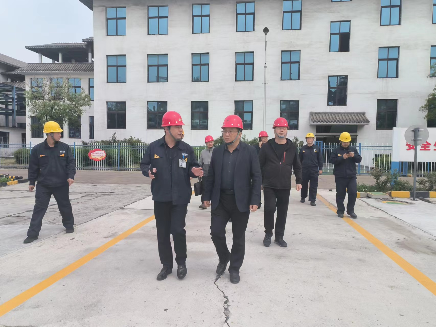 實(shí)地考察 (1).jpg 實(shí)地考察 (1).jpg