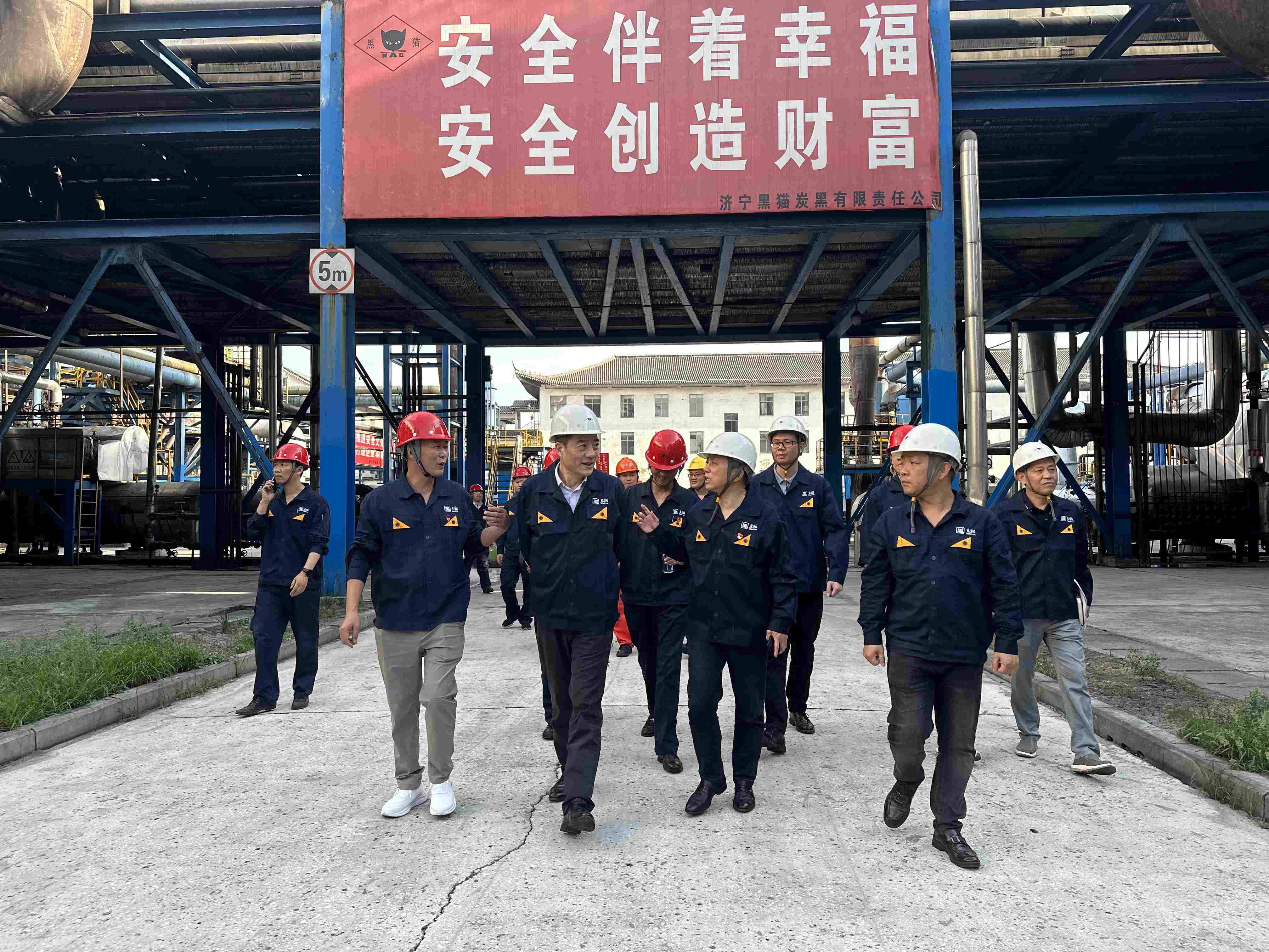 一線調(diào)研.jpg 一線調(diào)研.jpg