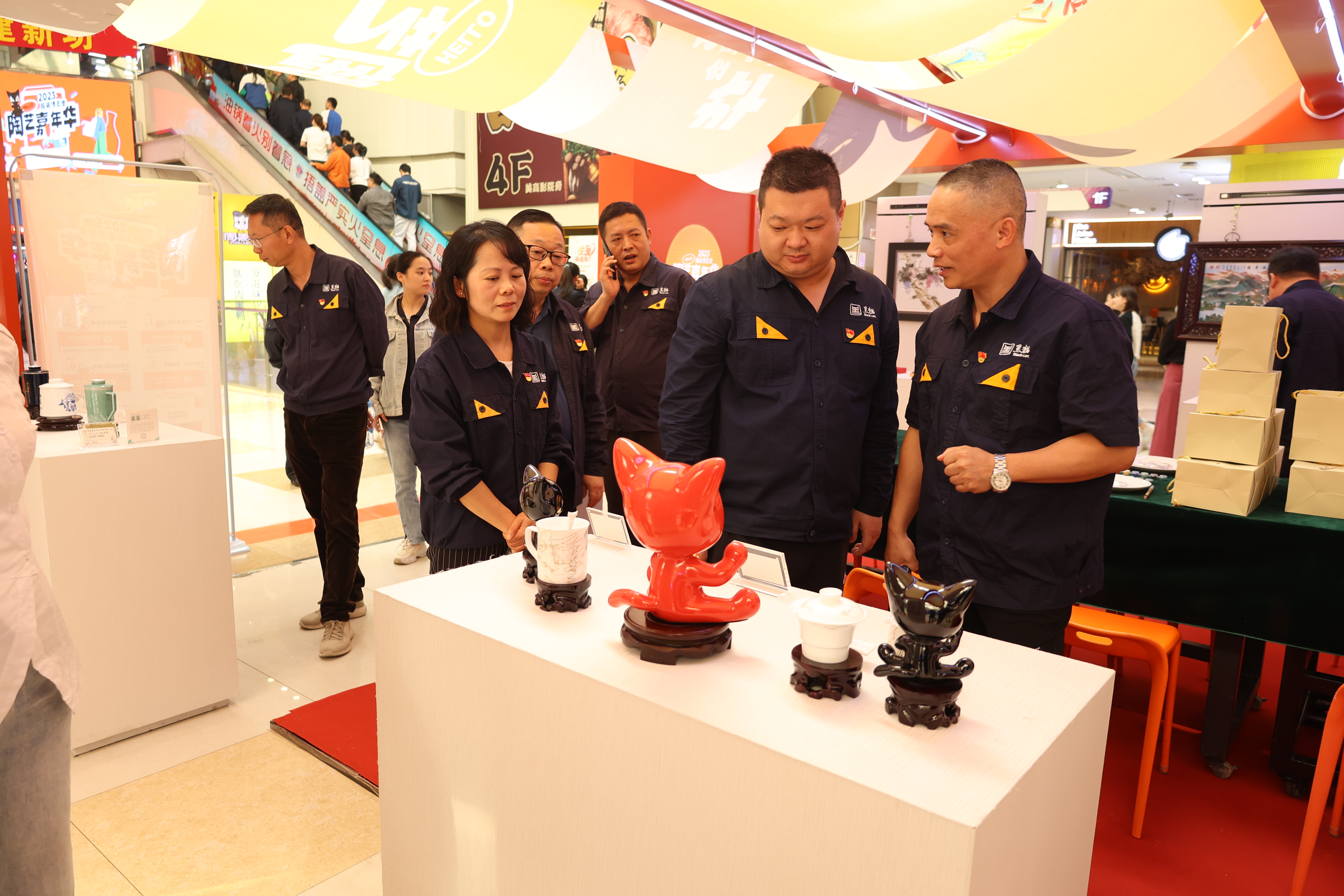 嘉賓走進陶藝嘉年華參觀.jpg 嘉賓走進陶藝嘉年華參觀.jpg