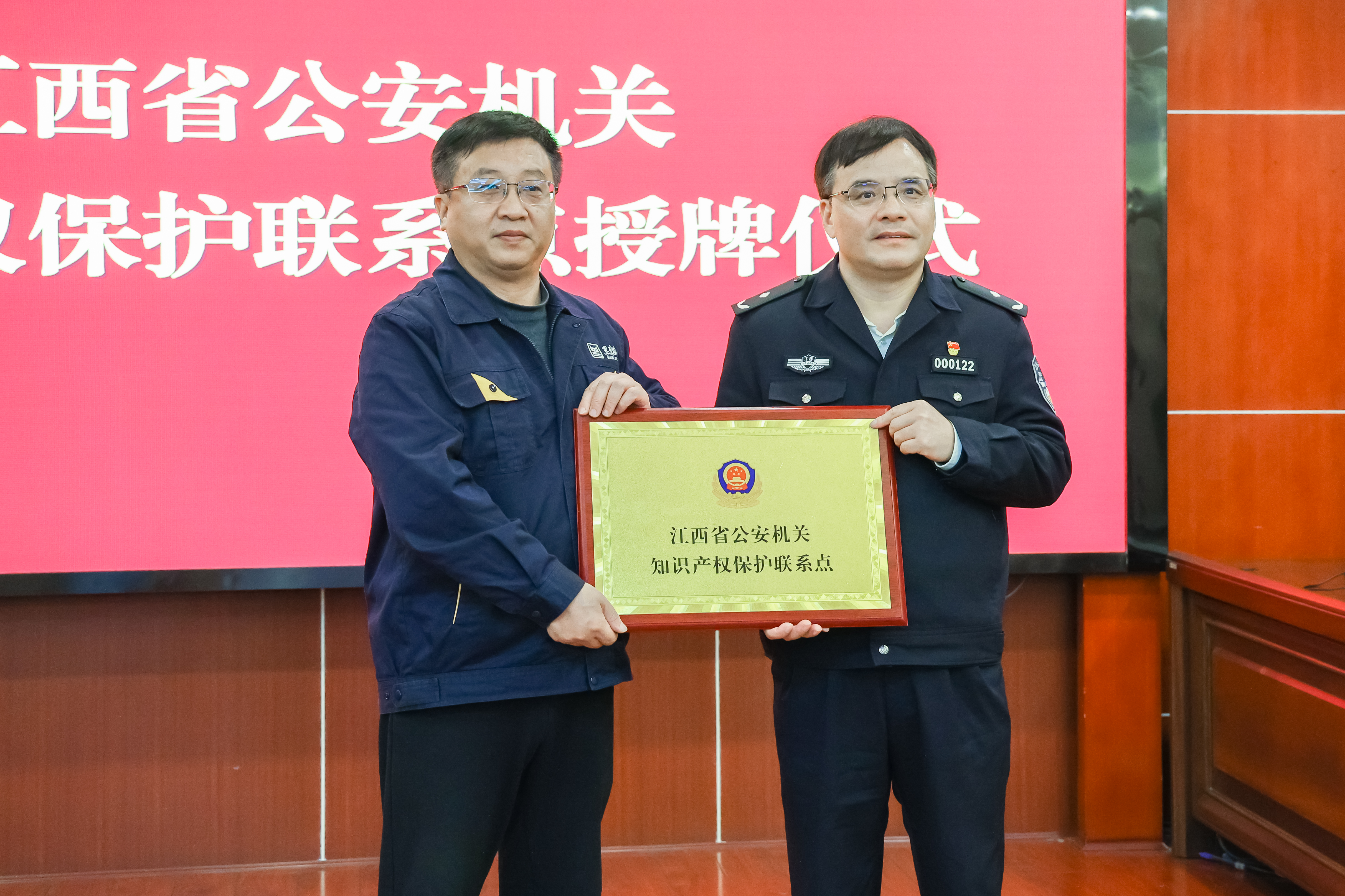 2L4A5300_1.jpg 2L4A5300_1.jpg