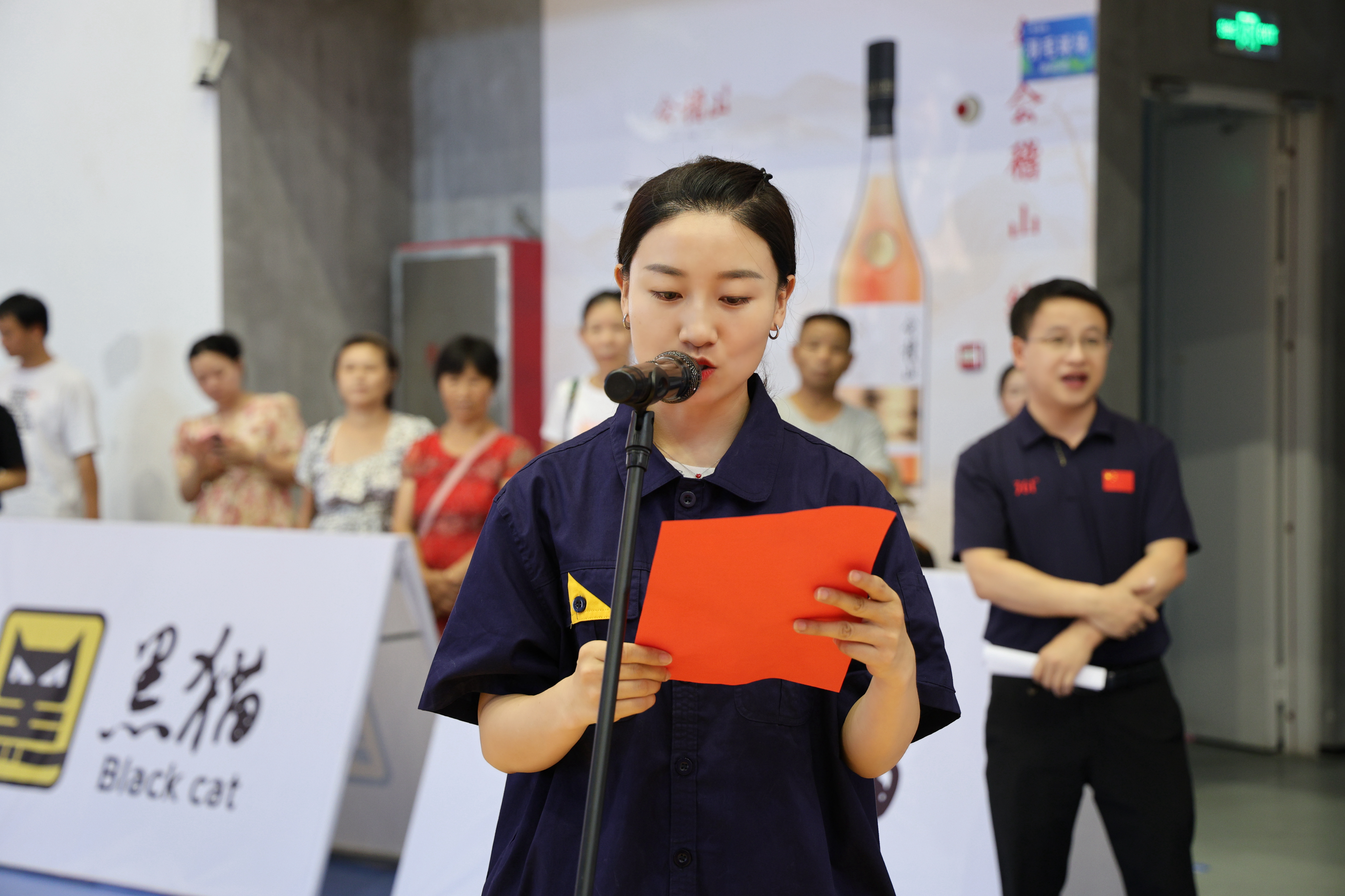 4 家長(zhǎng)代表查玉婷發(fā)言.jpg 4 家長(zhǎng)代表查玉婷發(fā)言.jpg