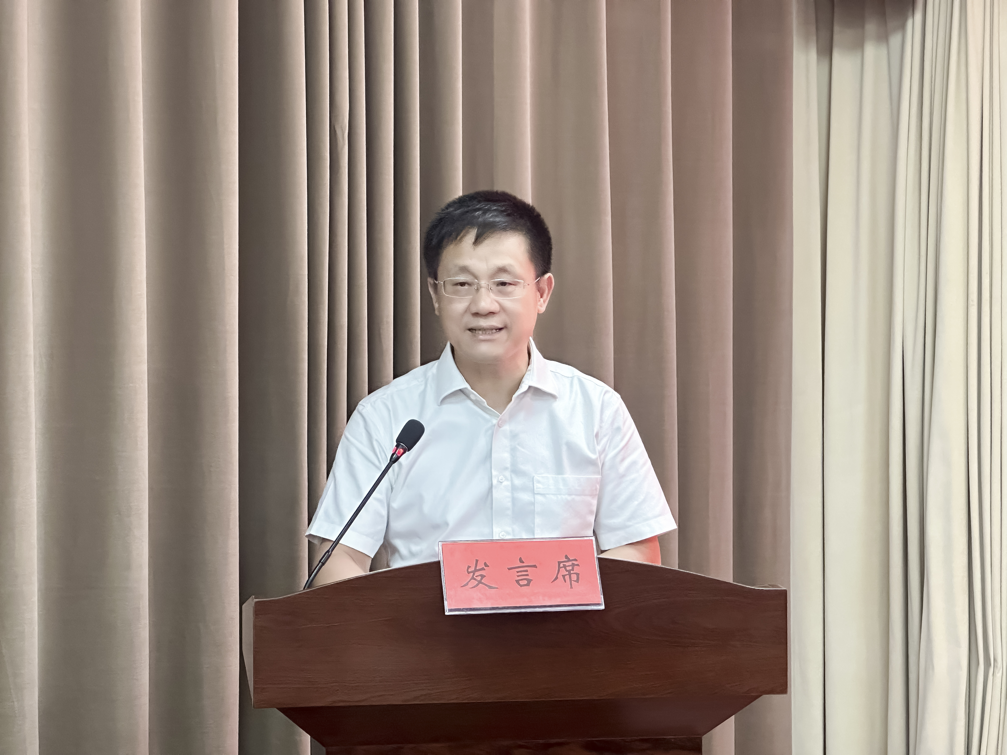 圖片2 程衛(wèi)東發(fā)言.jpg 圖片2 程衛(wèi)東發(fā)言.jpg