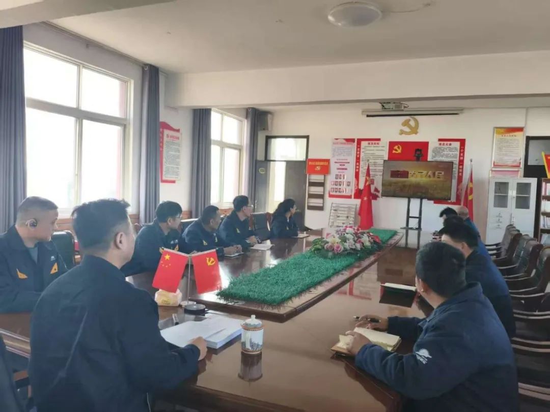 觀看廉政教育片.jpg 觀看廉政教育片.jpg