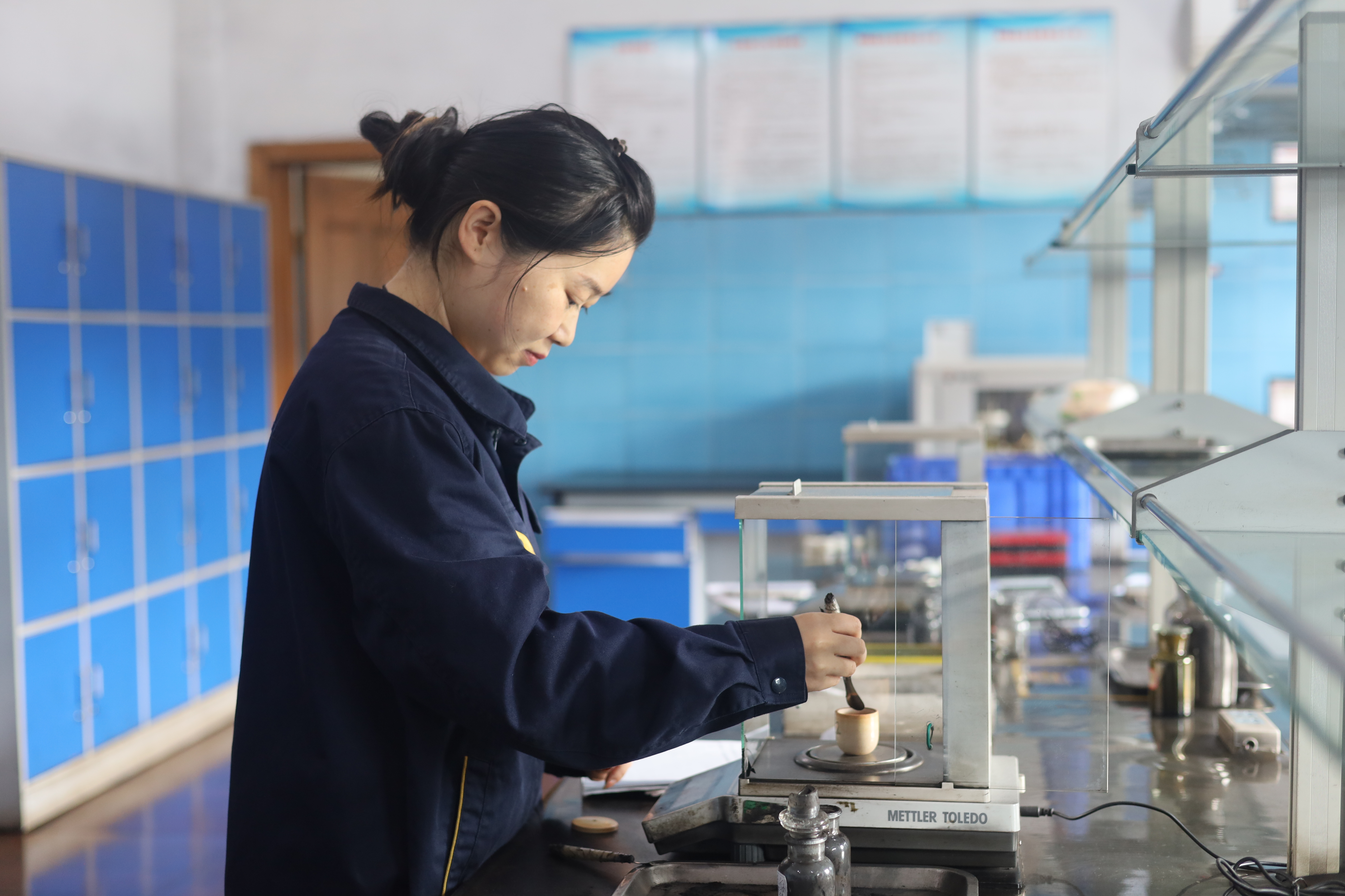 對煤進行化驗分析 (2) 景焦能源公司沈穎攝.JPG